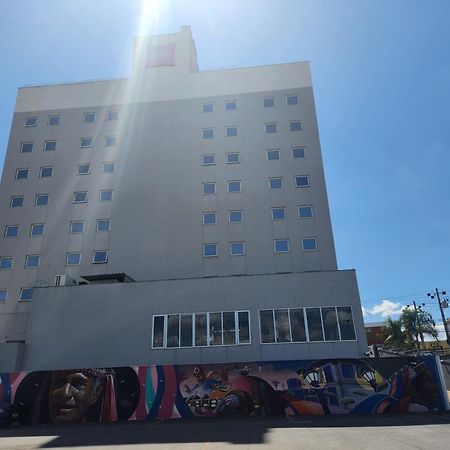 Готель Ibis Montes Claros Shopping Екстер'єр фото