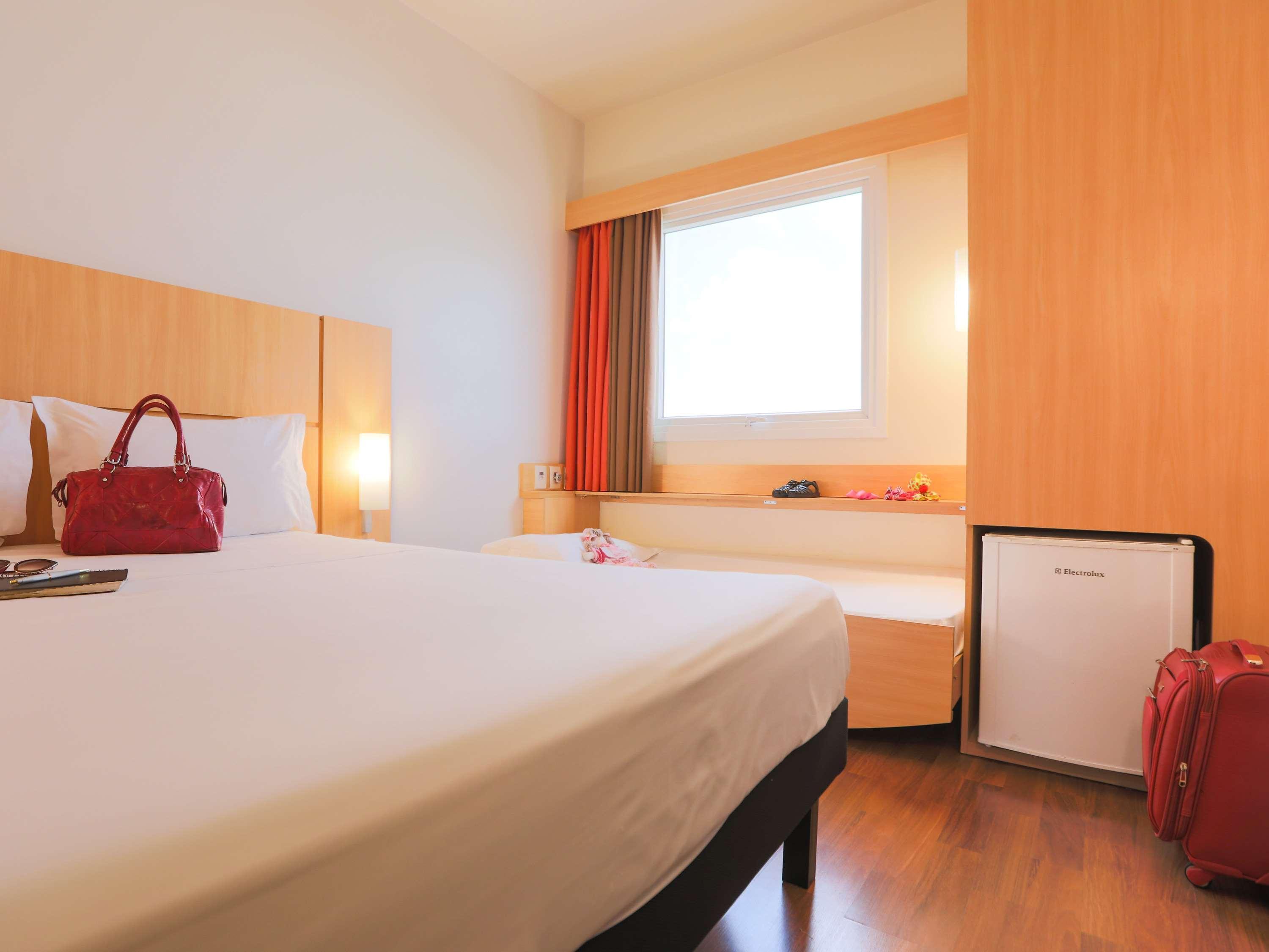 Готель Ibis Montes Claros Shopping Екстер'єр фото