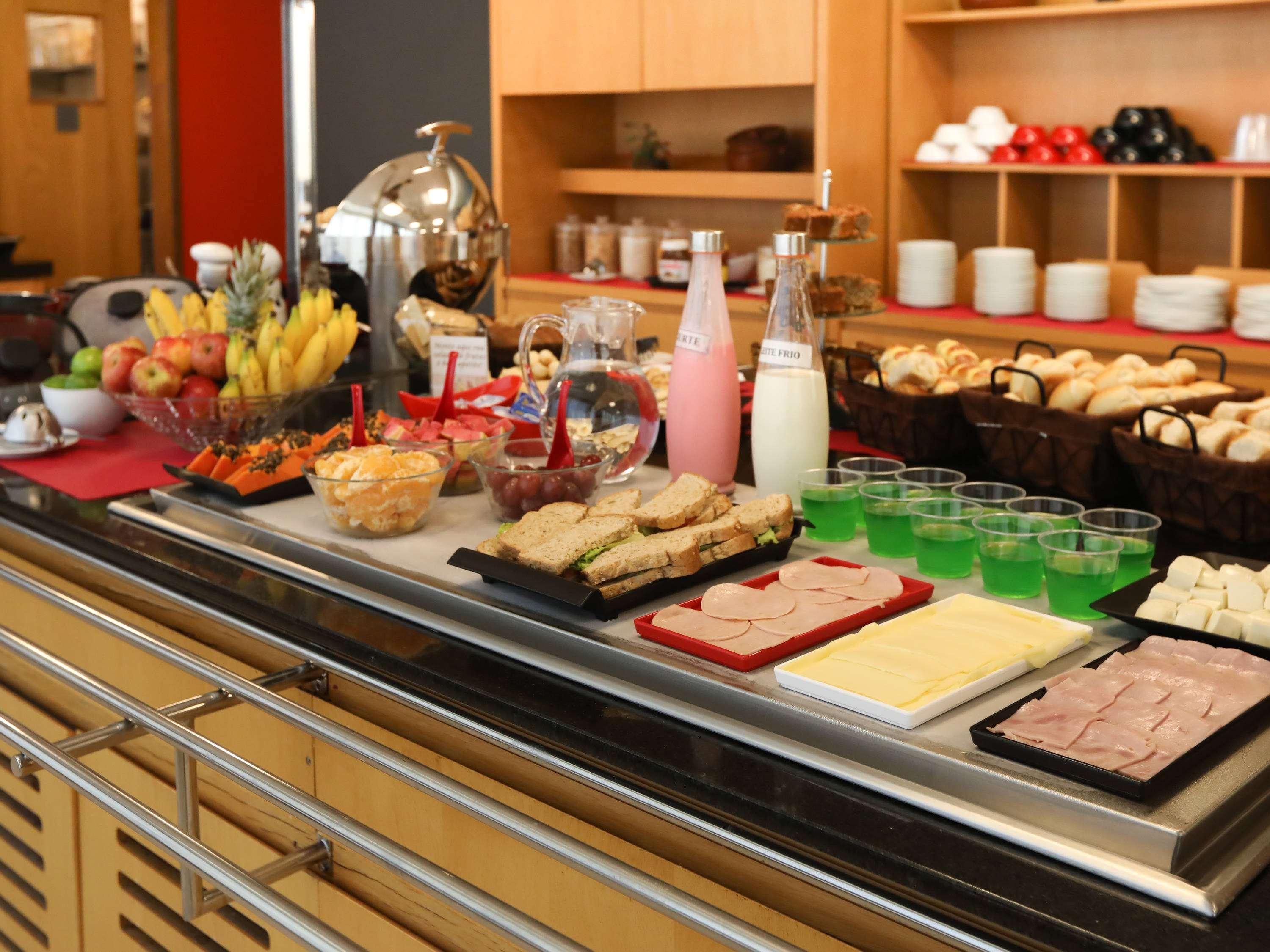 Готель Ibis Montes Claros Shopping Екстер'єр фото