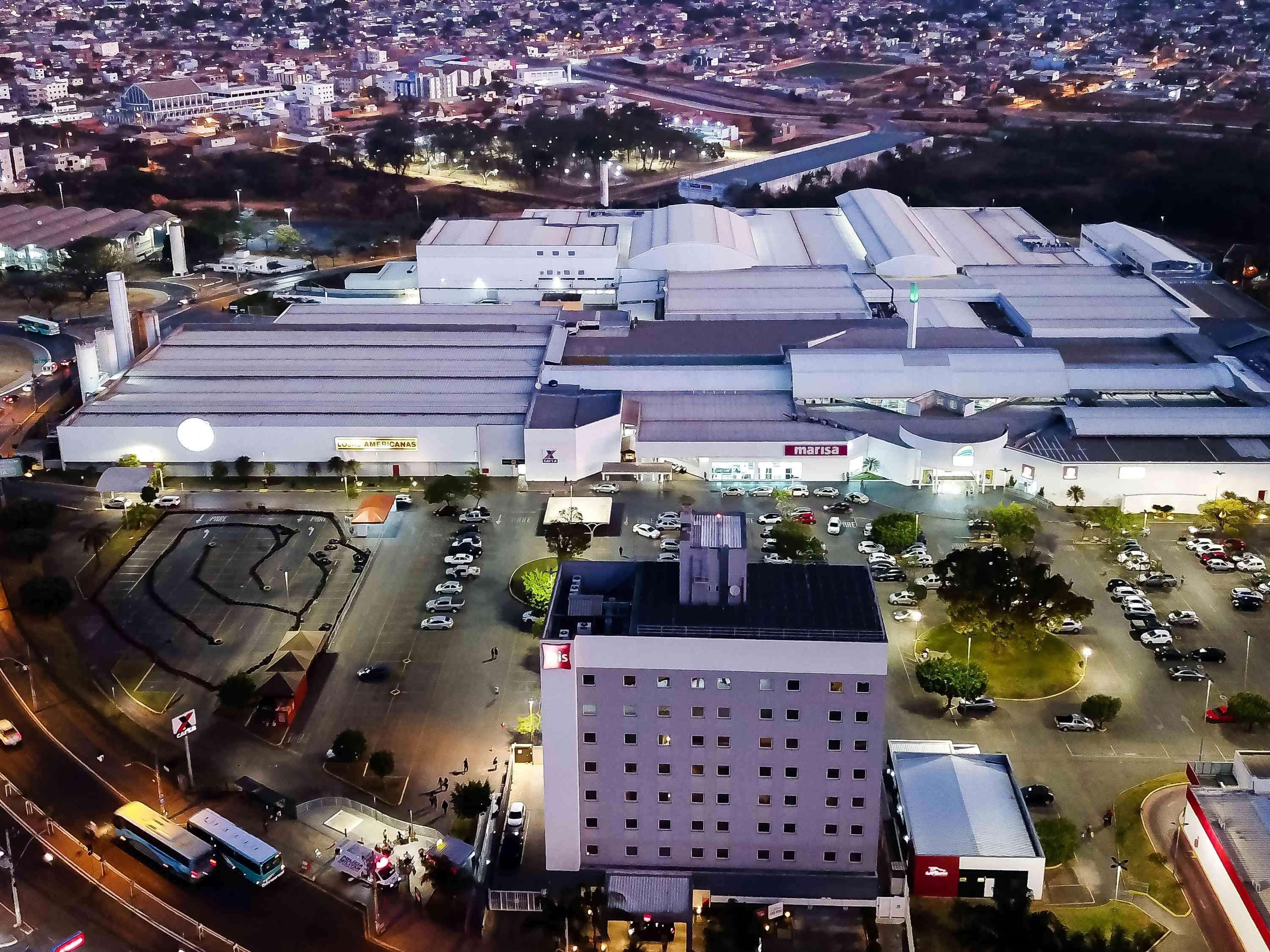 Готель Ibis Montes Claros Shopping Екстер'єр фото