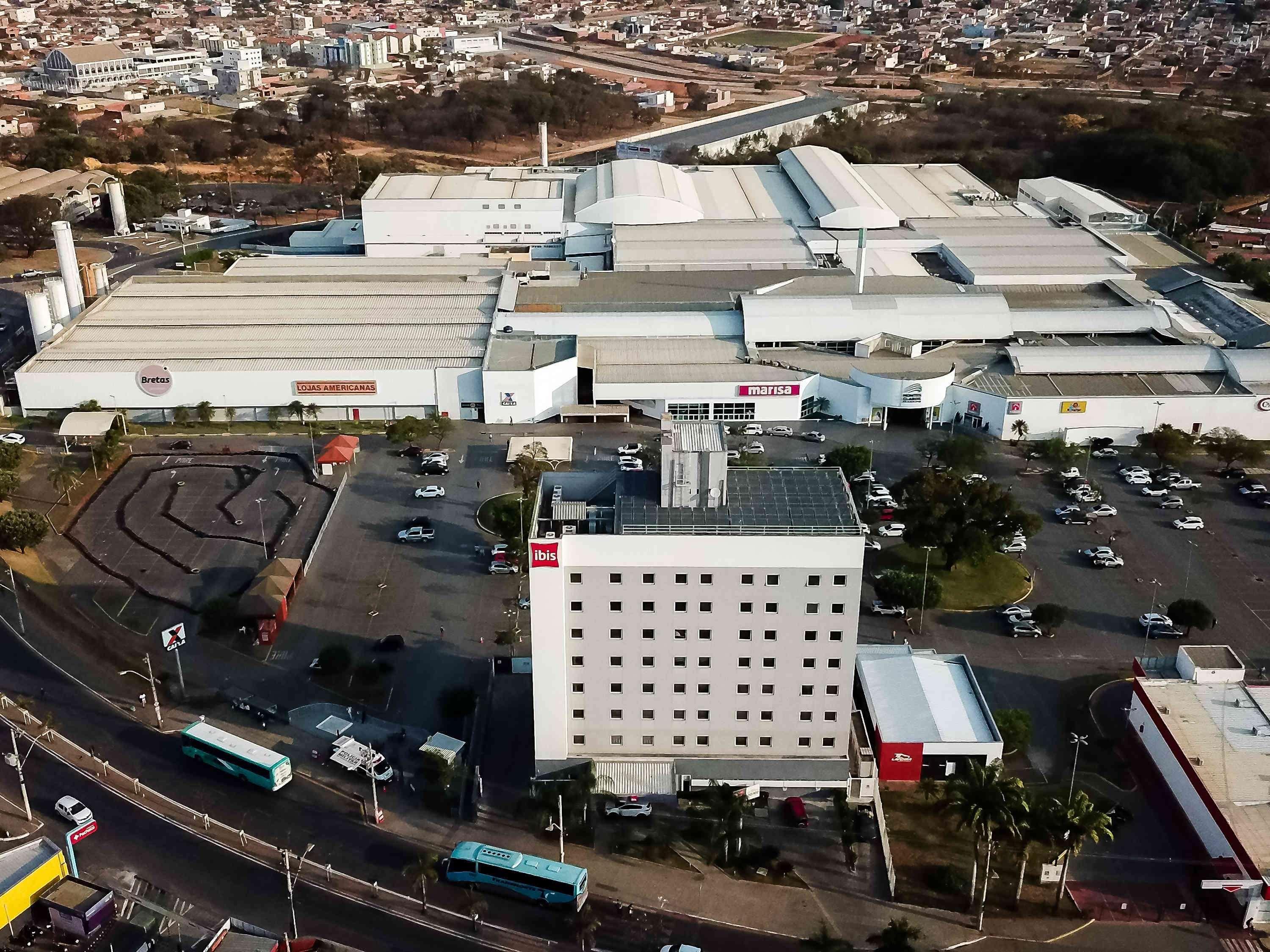 Готель Ibis Montes Claros Shopping Екстер'єр фото