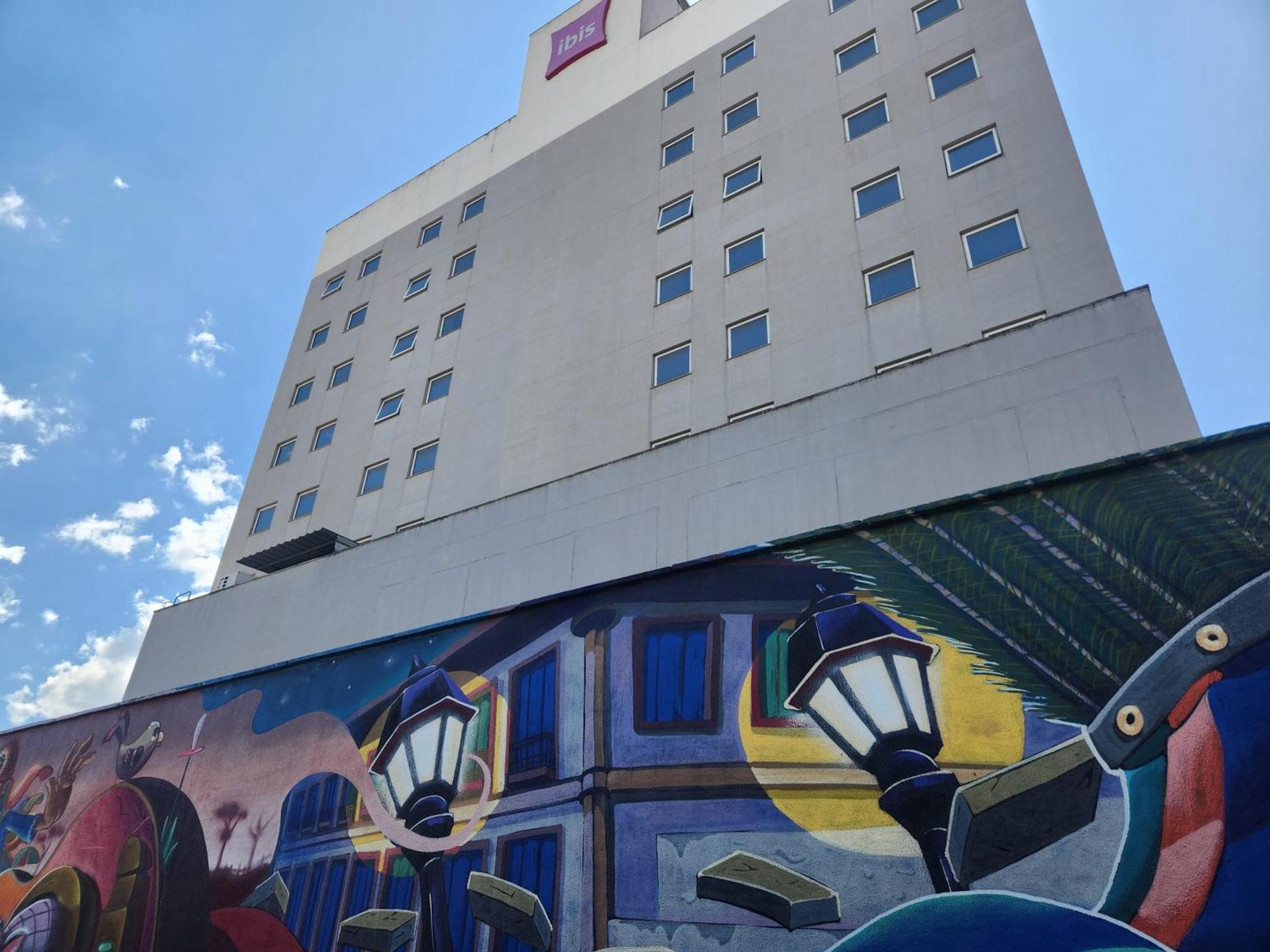 Готель Ibis Montes Claros Shopping Екстер'єр фото