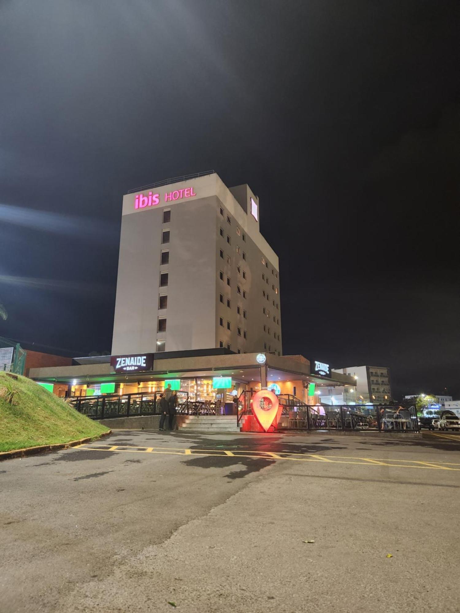Готель Ibis Montes Claros Shopping Екстер'єр фото