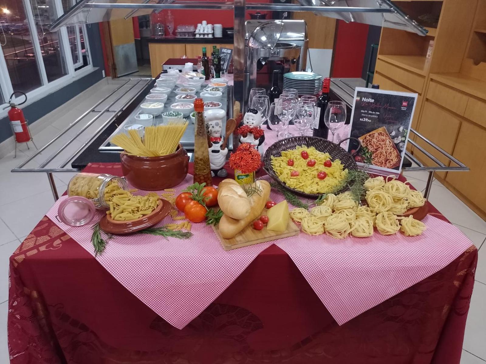 Готель Ibis Montes Claros Shopping Екстер'єр фото