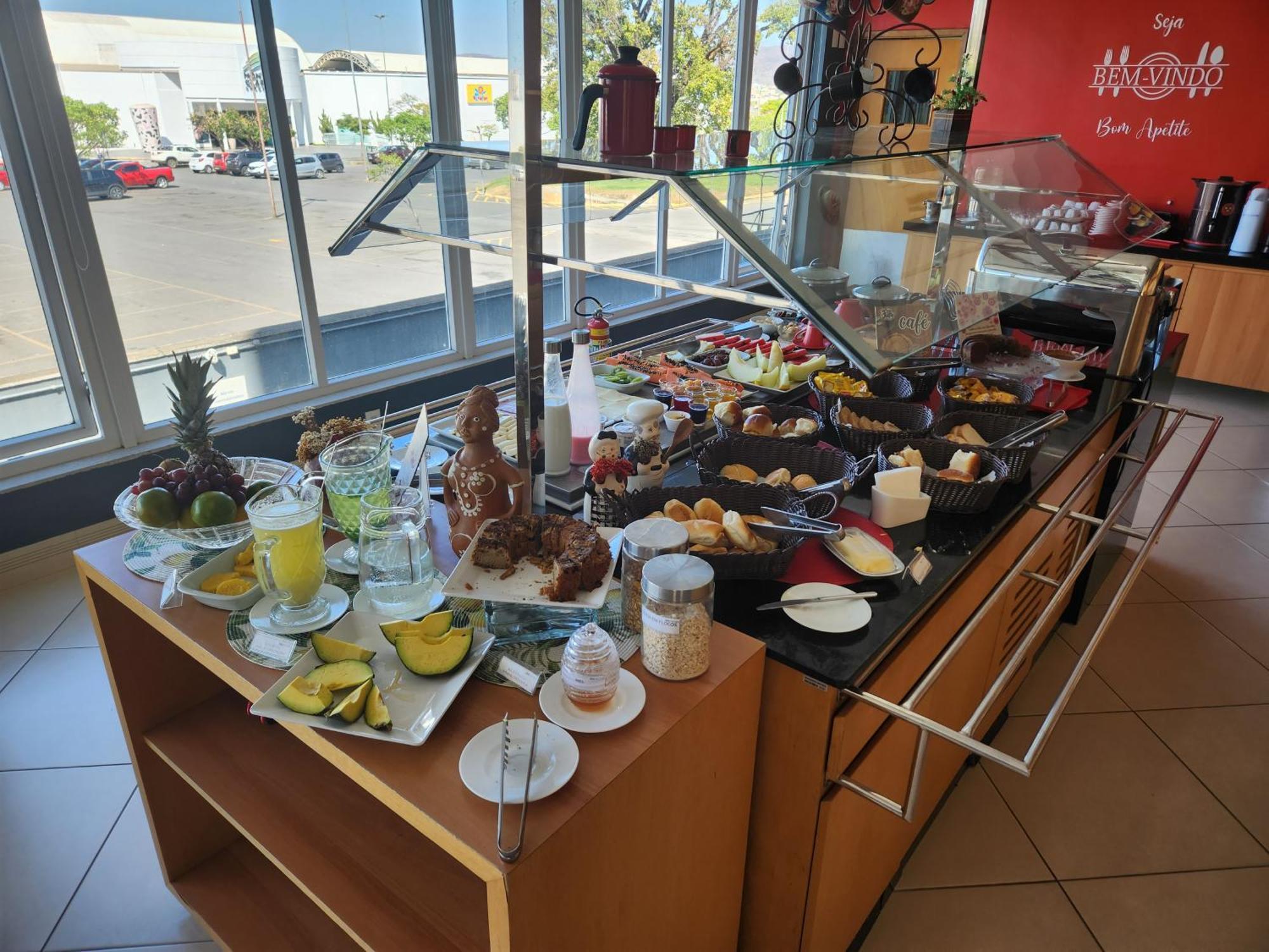 Готель Ibis Montes Claros Shopping Екстер'єр фото