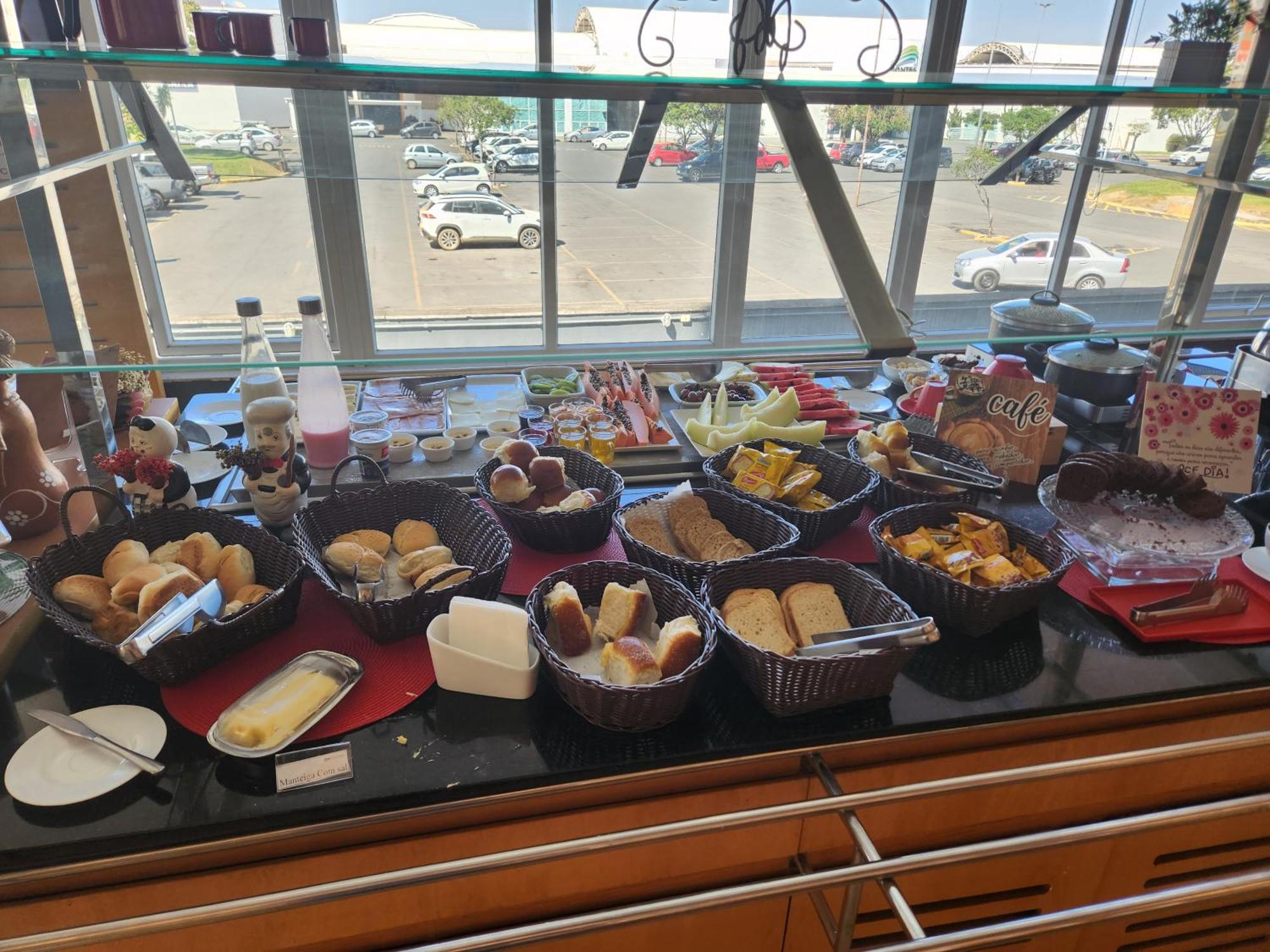 Готель Ibis Montes Claros Shopping Екстер'єр фото