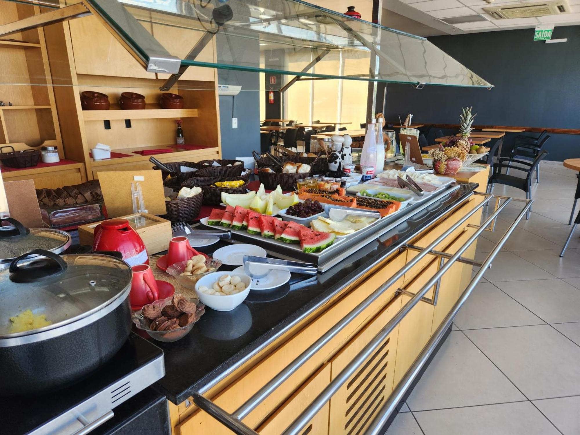 Готель Ibis Montes Claros Shopping Екстер'єр фото