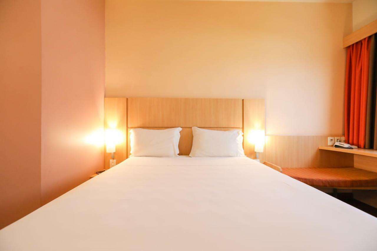Готель Ibis Montes Claros Shopping Екстер'єр фото