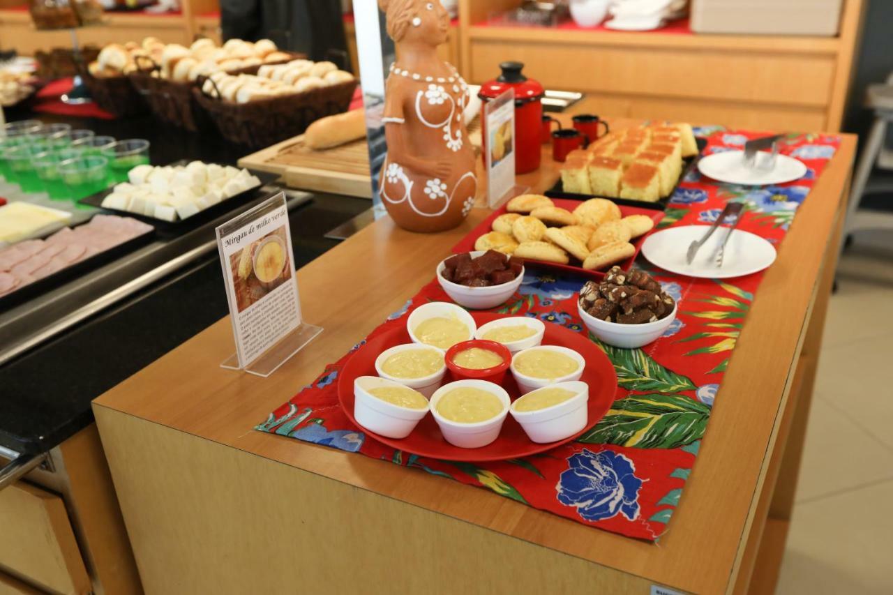 Готель Ibis Montes Claros Shopping Екстер'єр фото