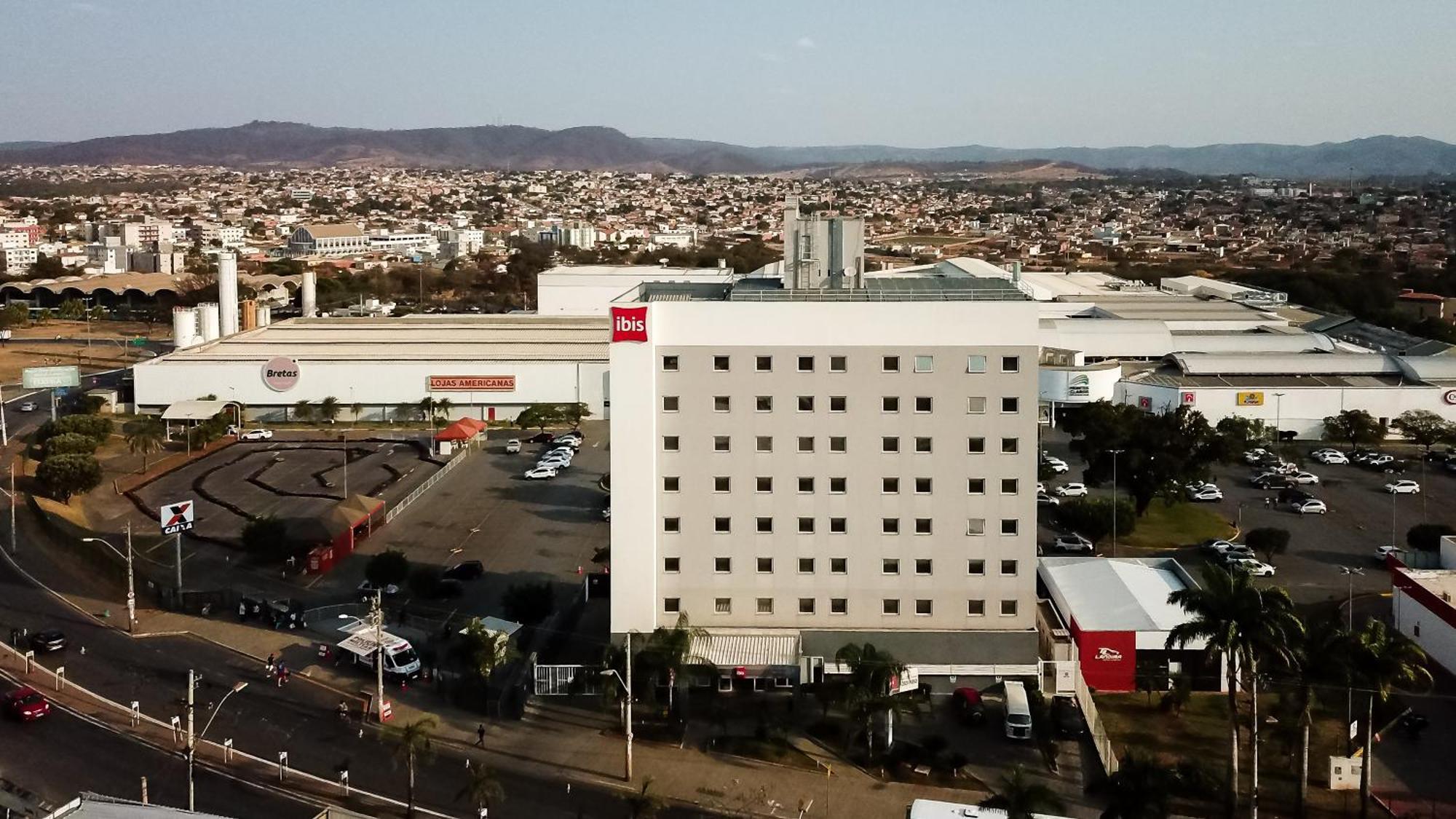 Готель Ibis Montes Claros Shopping Екстер'єр фото