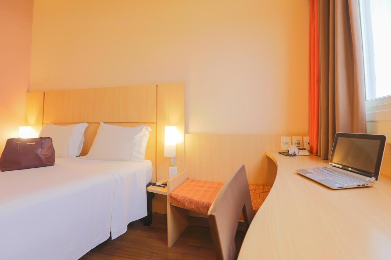 Готель Ibis Montes Claros Shopping Екстер'єр фото