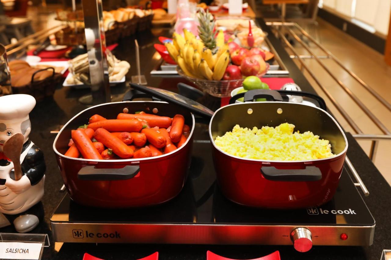 Готель Ibis Montes Claros Shopping Екстер'єр фото